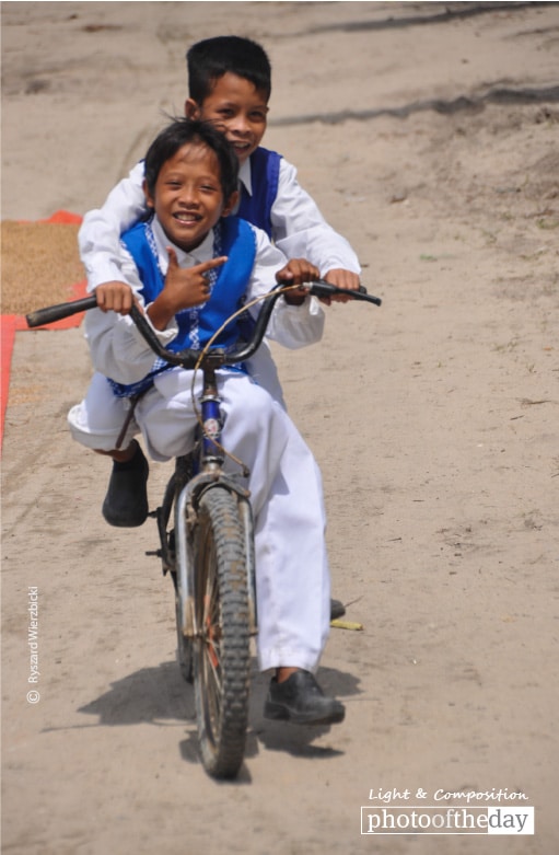 Alimanguan Cycling Boys, by Ryszard Wierzbicki