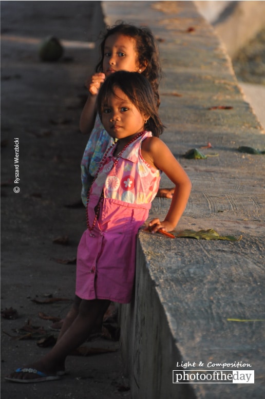 Girls on the Sea Shore, by Ryszard Wierzbicki