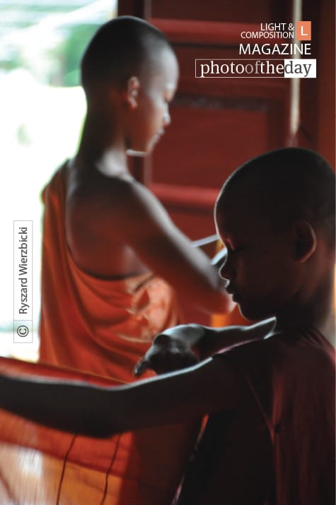 Folding a Robe, by Ryszard Wierzbicki