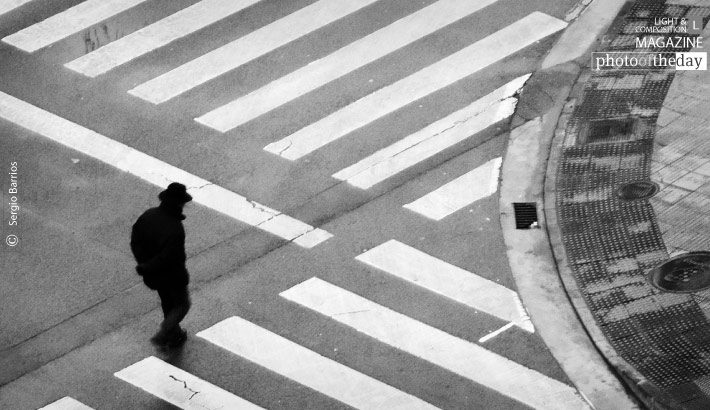 Cruzando, by Sergio Barrios