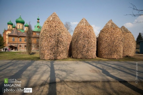 A Day on Kuremyae by Sergey Grachev - Photo of the Day, Photojournalism, Art Photography, Photography Awards, Light & Composition University