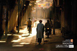 Commutes, by Pharan Tanveer - Street Photography, Photojournalism, Photography Awards, Photo of the Day, Commutes