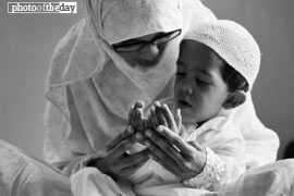 Supplication, by Shahnaz Parvin - Photojournalism, Islamic Photography, Documentary Photography, Photography Awards, Shahnaz Parvin