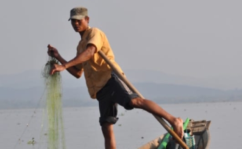 Inle Lake Fisherman, by Ryszard Wierzbicki - Travel Photography, Photojournalism, Award Winning Photography, Myanmar Photography, Inle Lake