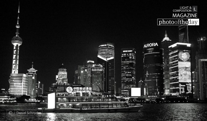 Bye bye Pudong, by Daniel Schnyder - Night Photography, Photo of the Day, Photography Awards, Shanghai Photography, Art Photography