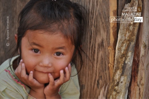 Girl Sitter, by Ryszard Wierzbicki - Photojournalism, Portrait Photography, Photography Awards, Photo of the Day, Ryszard Wierzbicki