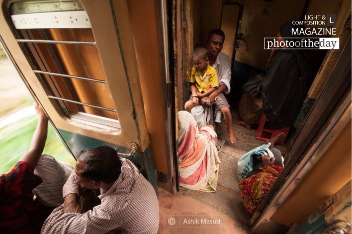The Daily Train Riders, by Ashik Masud - Documentary Photography, Photojournalism, Bangladesh, Train Photography, Award Winning Photography