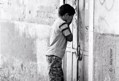 Hide and Seek, by Nilla Palmer - Candid Photography, Photojournalism, Street Photography, Documentary Photography, Photo of the Day