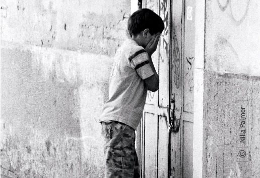 Hide and Seek, by Nilla Palmer - Candid Photography, Photojournalism, Street Photography, Documentary Photography, Photo of the Day