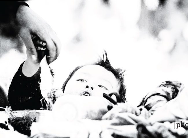 Give Me a Hand, by Shirren Lim - Photojournalism, Black and White Photography, Photography Awards, Documentary Photography, Online Photography Courses