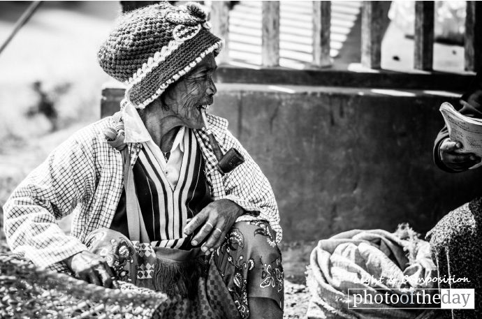 Photojournalism, Candid Photography, Portrait Photography, Art Photography, Photography Awards - Tête-à-tête by Shirren Lim Tête-à-tête by Shirren Lim - Photojournalism, Candid Photography, Portrait Photography, Art Photography, Photography Awards