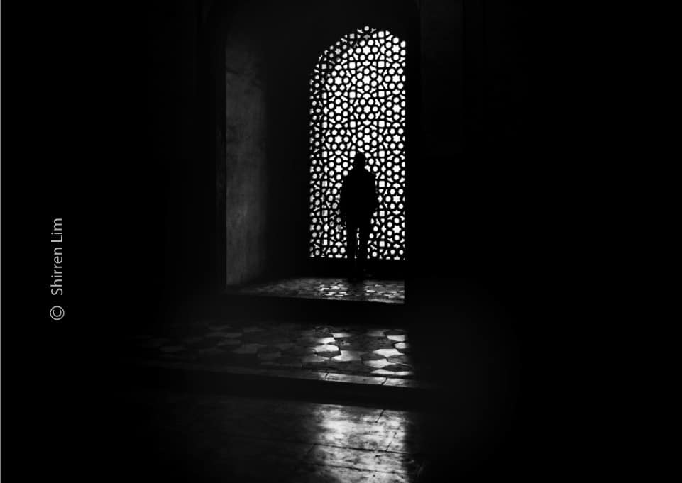 Inside Humayun Tomb by Shirren Lim - Photojournalism, Black and White Photography,  Award Winning Photography, Shirren Lim, Photography Education