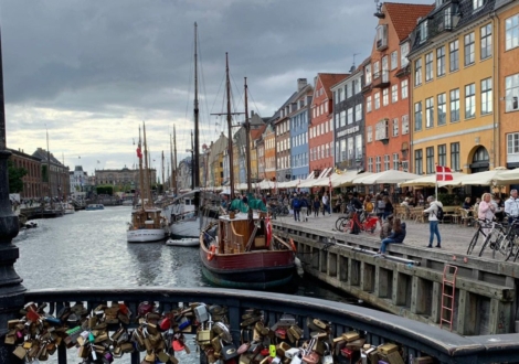 Keys for the Sunshine by Sena Sasani - Award-winning photography, Photo of the Day, Travel Photography, Art Photography, Online Photography Courses