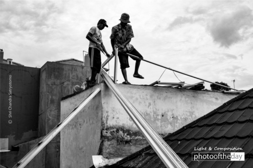 Fruit Woman by Shri Chandra Satryotomo - Photojournalism, Black and White Photography, Photography Awards, Art Photography,  Shri Chandra Satryotomo
