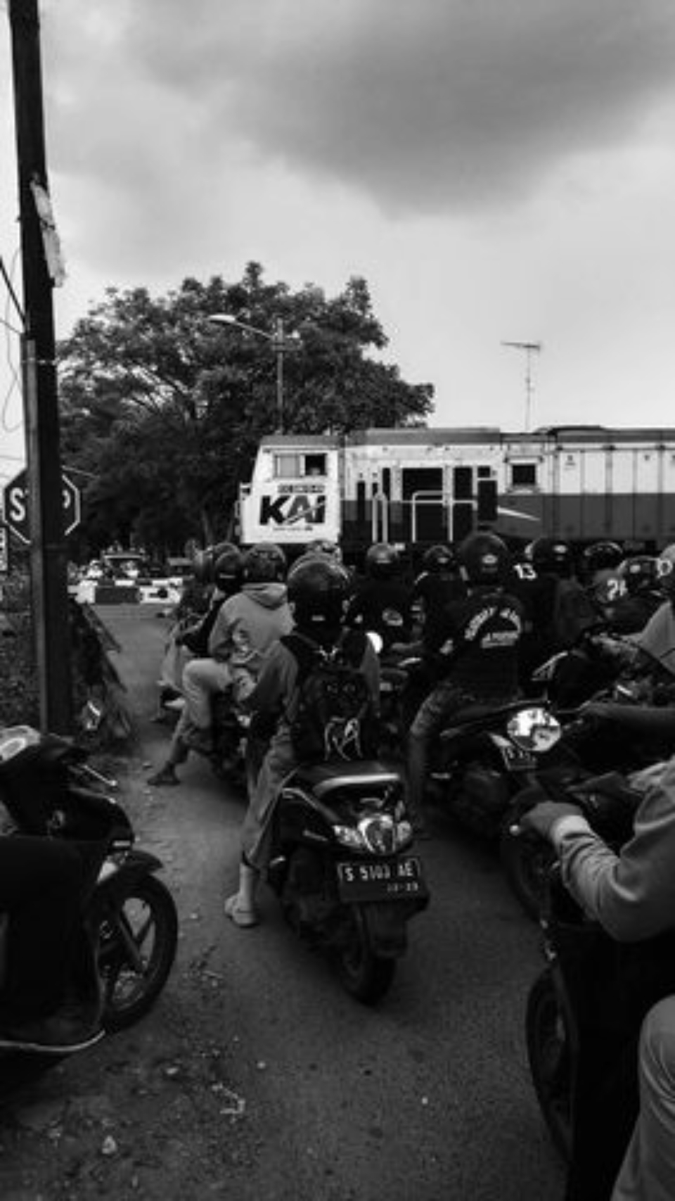 Across The Railroad by Dennis Thandy - Photo of the Day, Photojournalism, Black and White Photography, Photography Awards, Dennis Thandy