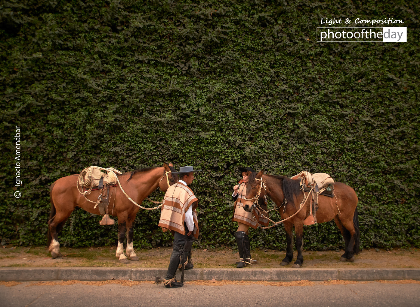 Backstage Flirting by Ignacio Amenábar - Photojournalism, Photography, Art Photography, Photo of the Day, Ignacio Amenábar