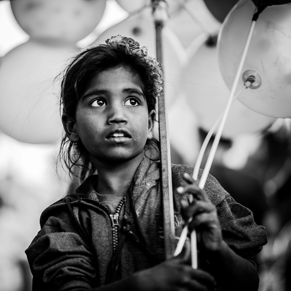 Balloon Girl by Shirren Lim - Photojournalism, Portrait Photography, India Photography, Shirren Lim, Photo of the Day
