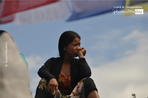 Bodhanath Sitter by Ryszard Wierzbicki - Photojournalism, Nepal, Photography, Bodhanath, Kathmandu