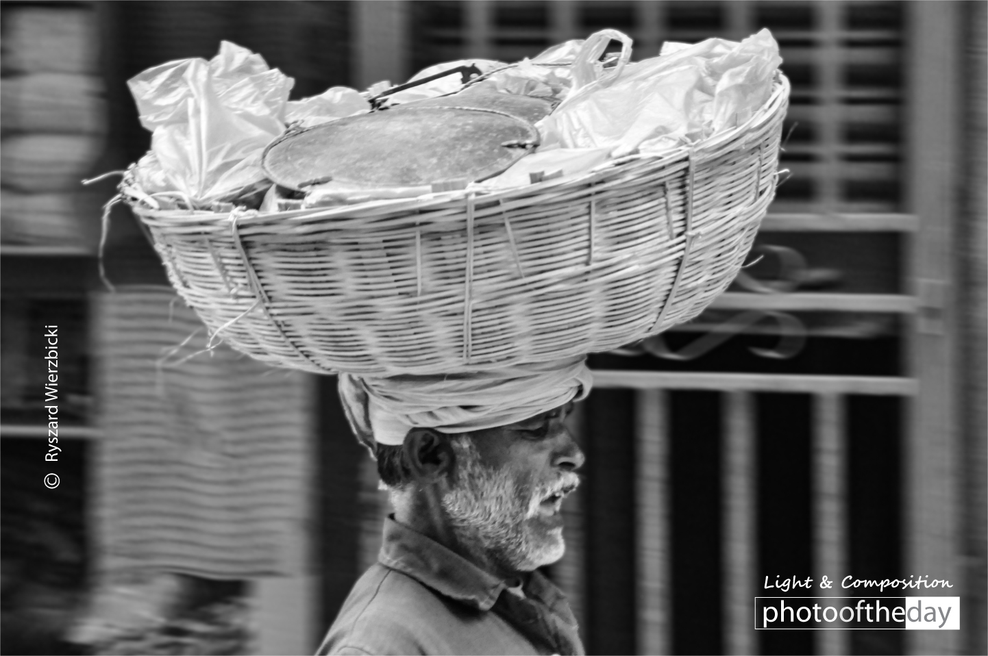 Street Photography, Photojournalism, Ryszard Wierzbicki, Kathmandu, Photo of the Day - Head Bearer by Ryszard Wierzbicki Head Bearer by Ryszard Wierzbicki - Street Photography, Photojournalism, Ryszard Wierzbicki, Kathmandu, Photo of the Day