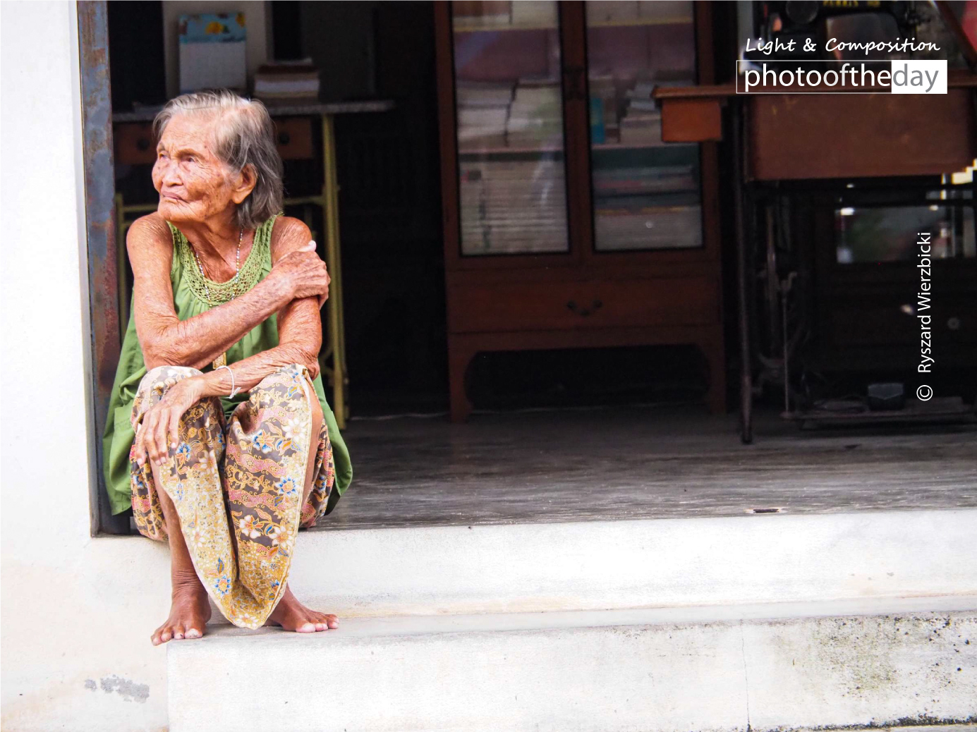 Street Photography, Photojournalism, Documentary Photography, Photo of the Day, Ryszard Wierzbicki - The Street Observer by Ryszard Wierzbicki The Street Observer by Ryszard Wierzbicki - Street Photography, Photojournalism, Documentary Photography, Photo of the Day, Ryszard Wierzbicki