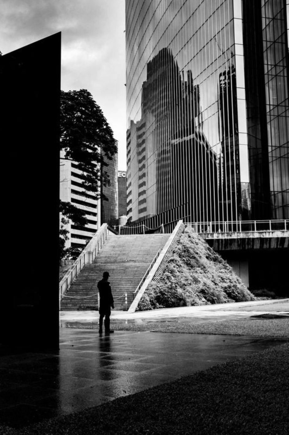 On Duty by Rafael Lorenzo de Leon - Photojournalism, Photography Awards, Art Photography, Online Photography Courses, Photography Education