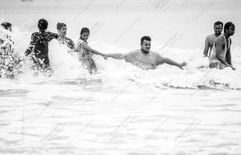 Breaking Waves, Shared Joy