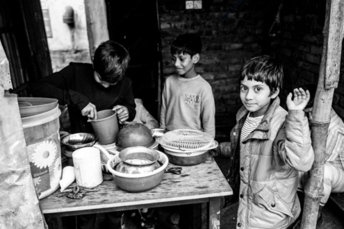 Shared Labor, Quiet Gaze